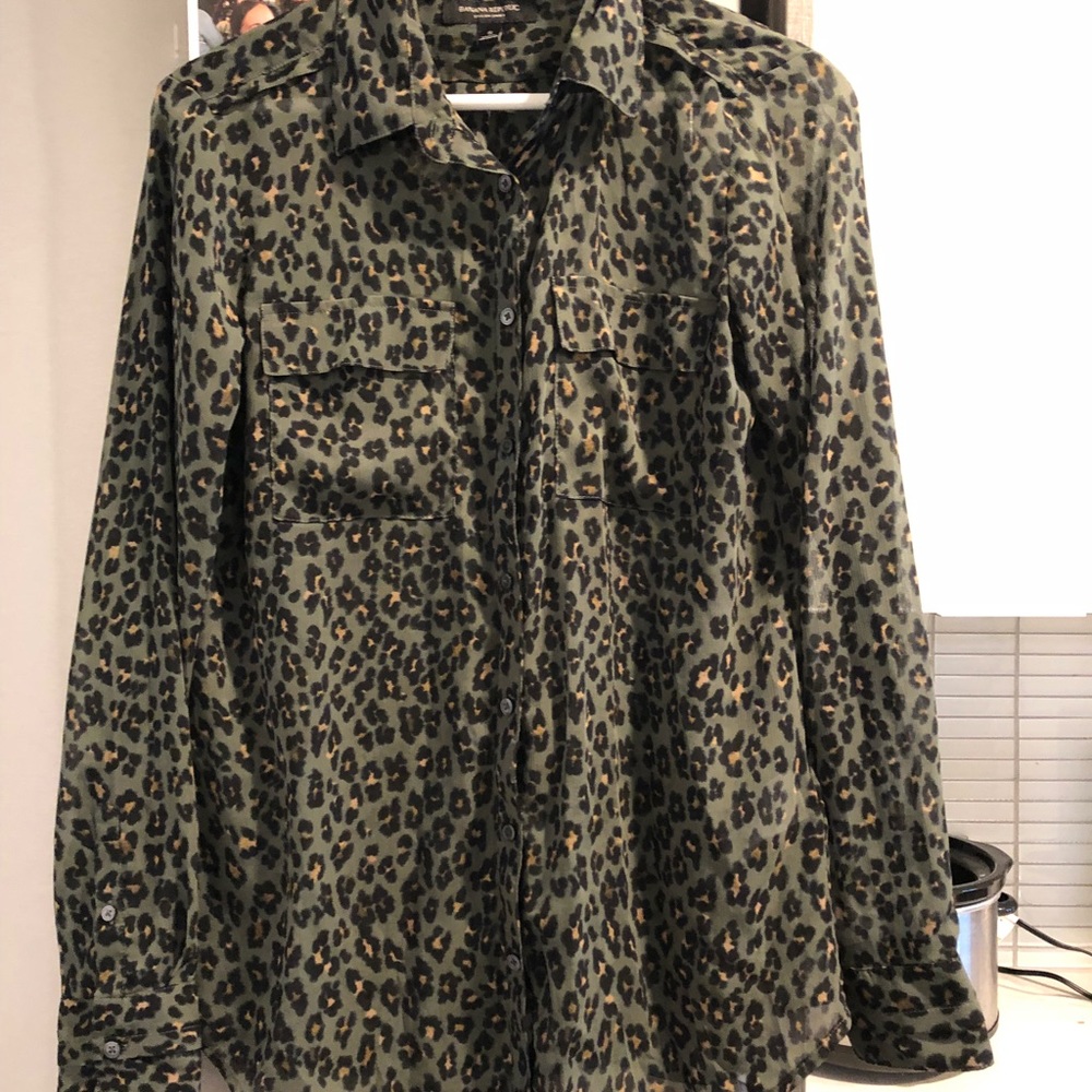 Banana republic green cheetah blouse